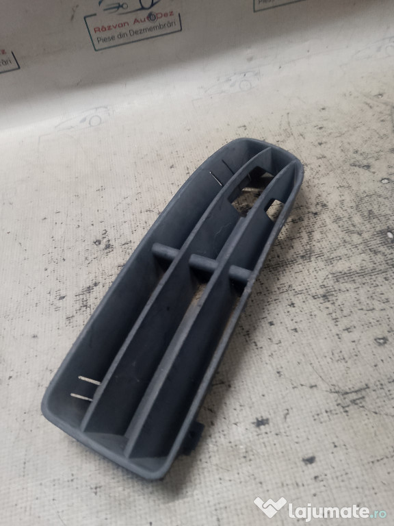 Grila proiector stanga Volkswagen Jetta 2012