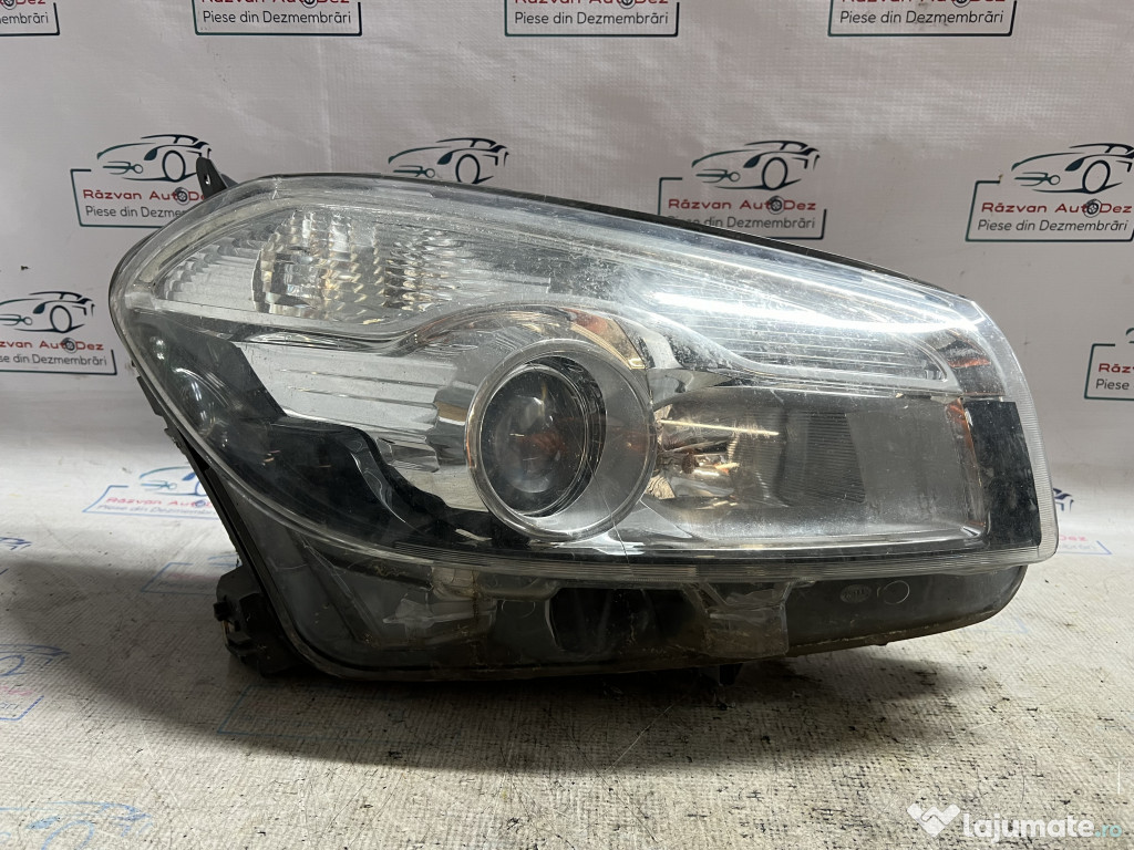 Far dreapta Nissan Qashqai 2012