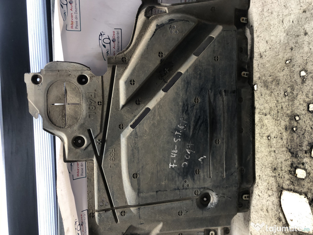 Scut lateral stanga spate BMW X1 F48 2017