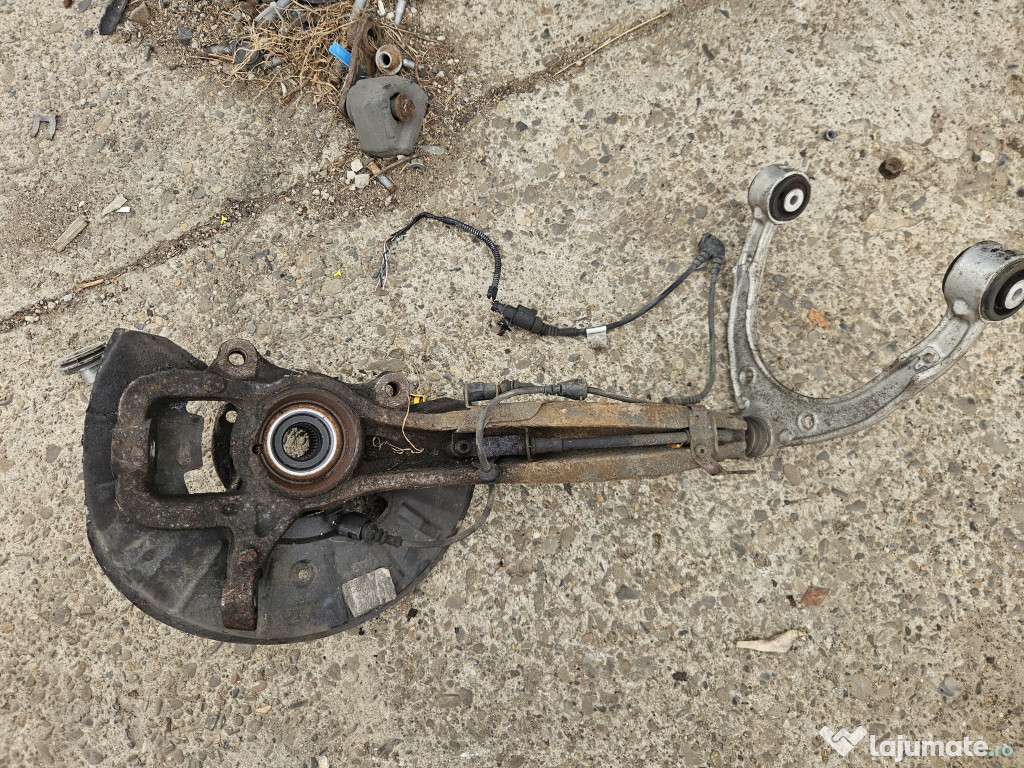 Fuzeta dreapta fata Volkswagen Touareg 3.0 Motorina 2013