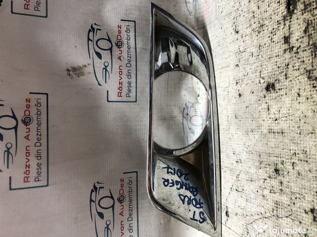 Grila proiector stanga Ford Ranger 2017