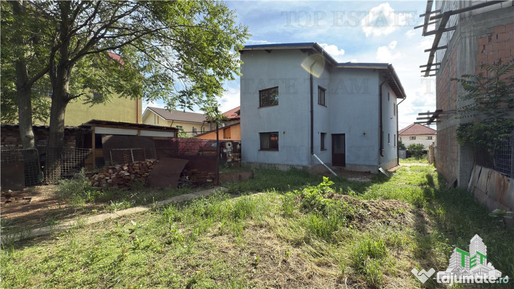 Casa cu 4 camere si 794 mp teren in zona metrou 1 Decembrie