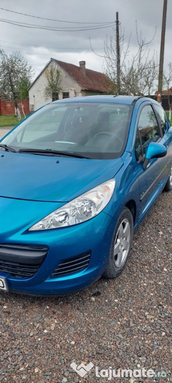 Peugeot 208/ 1.4 benzina