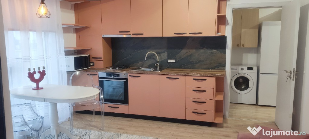 Apartament 2 camere + parcare nou prima închiriere