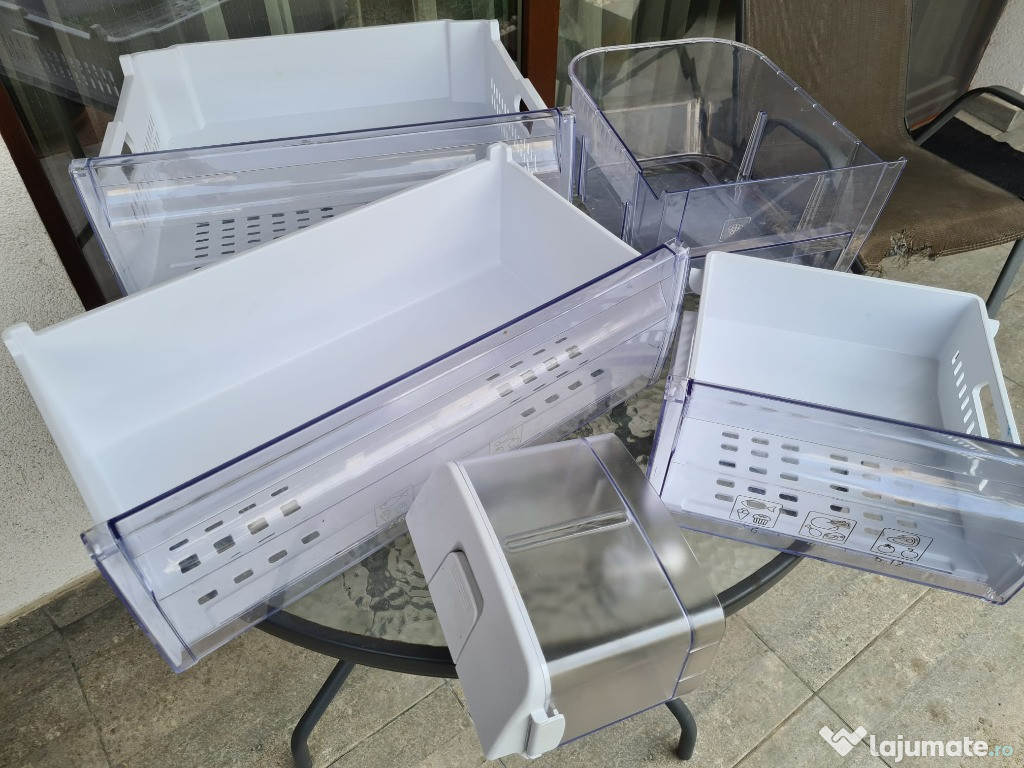 Sertare si rafturi combina frigorifica Beko CN147130D