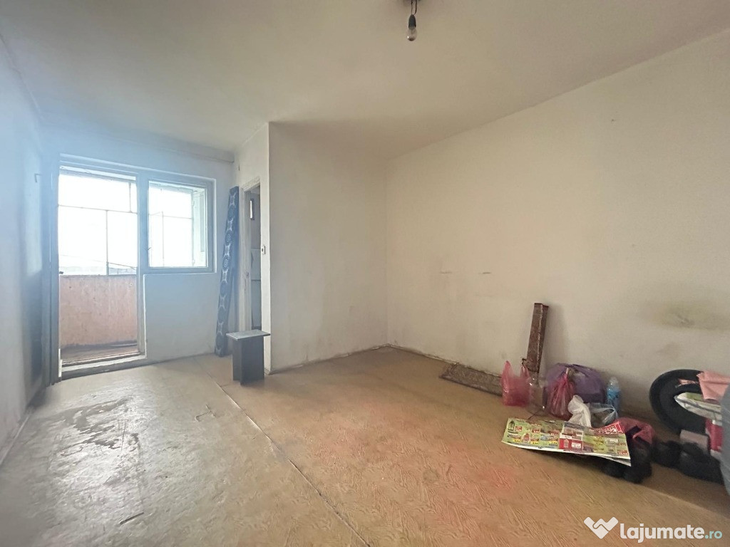 Garsoniera de renovat, etaj intermediar, zona Bartolomeu!