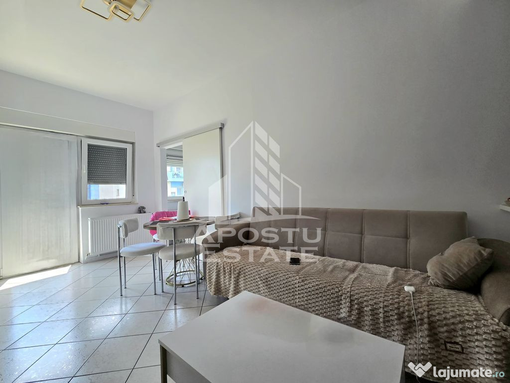 Apartament decomandat, 2 camere, etaj intermediar, an 200...