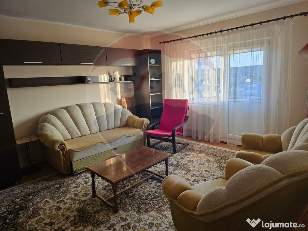 Apartament cu 3 camere de închiriat în zona 1 Mai