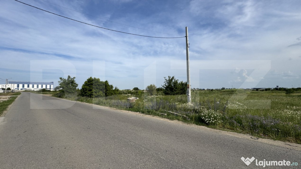 Teren intravilan 3087 mp, toate utilitățile la front, zona