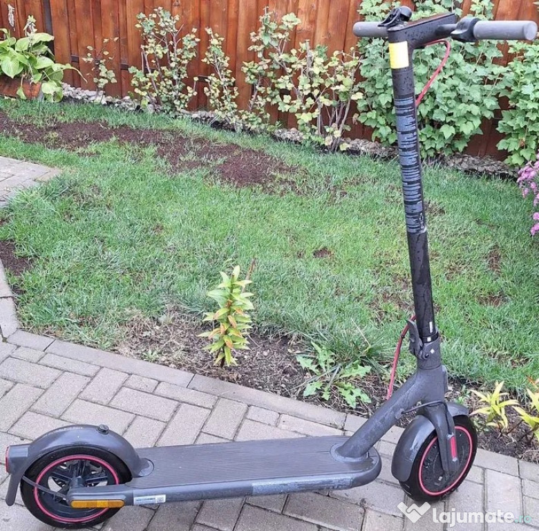 Trotineta electrica pliabila Xiaomi Electric Scooter 4 Pro
