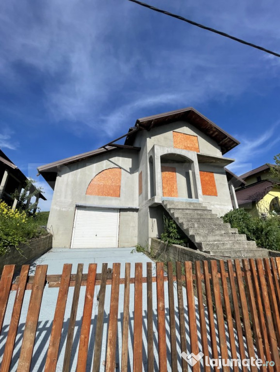 Casă la Roșu - 270 MP - Vedere Panoramică - Fălticeni