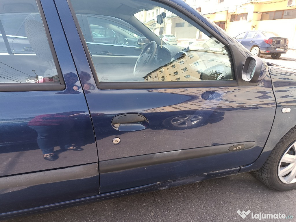 Vand autoturism marca Renault Symbol ,an 2006 .
