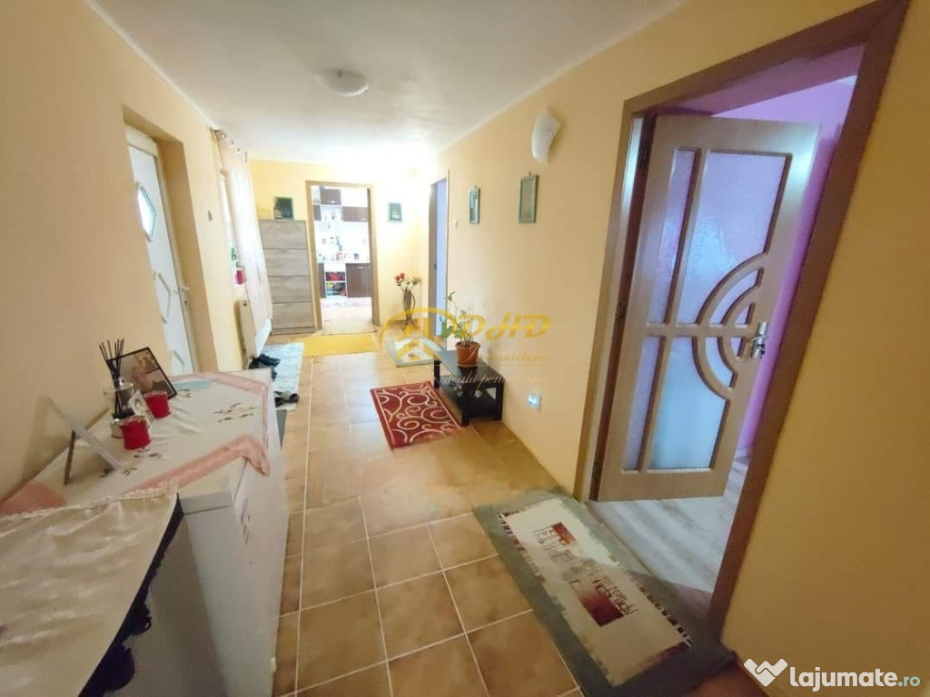 Achiziție Casă 5 camere decomandate, Valea Adâncă