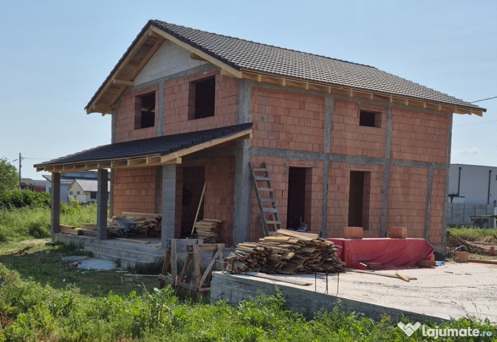 Casă la roșu in Cihei