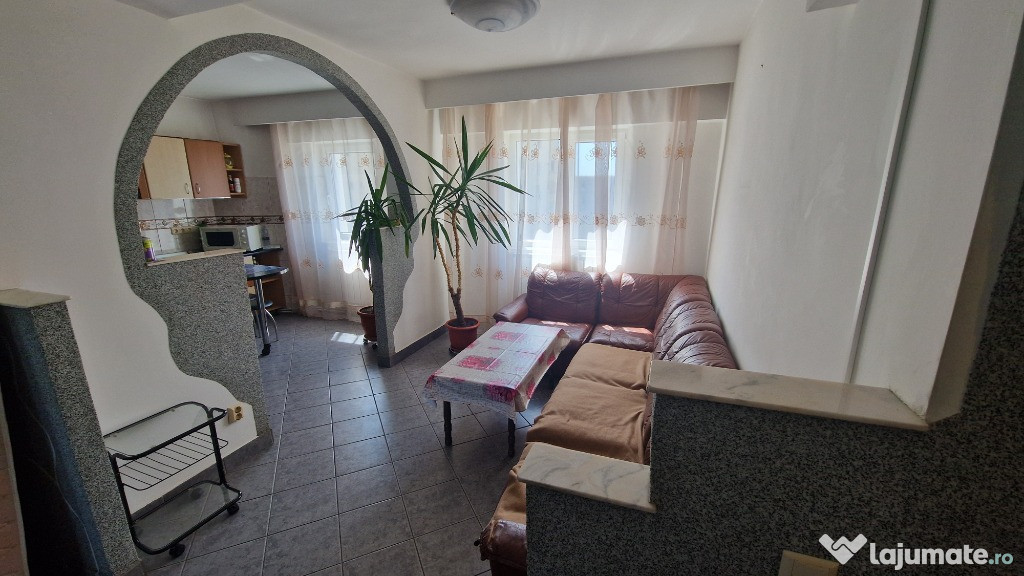 Vând apartament 4 camere