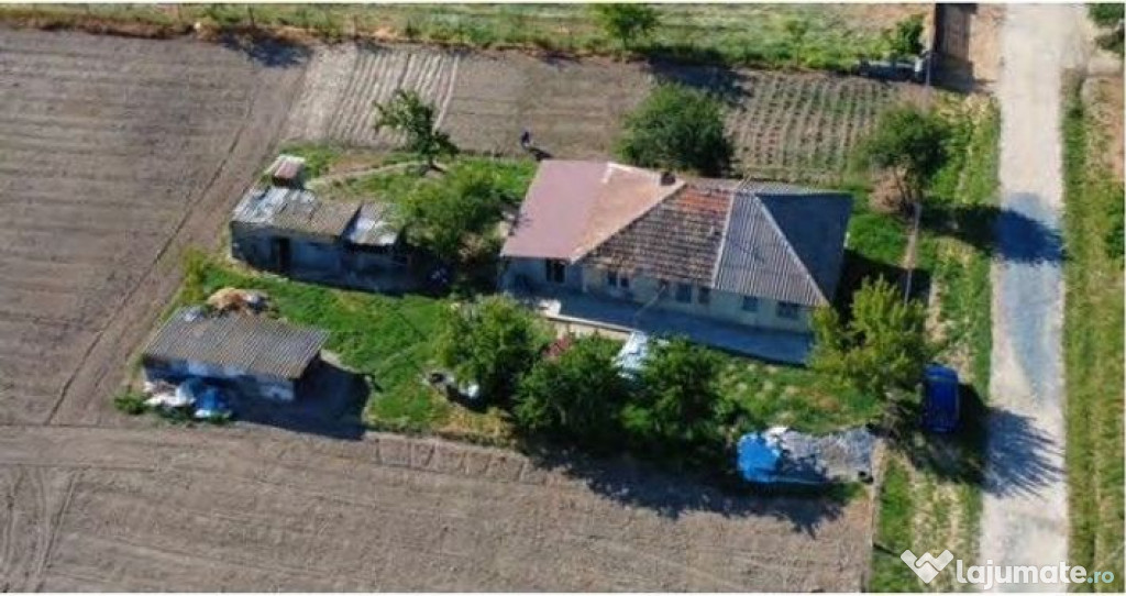 Teren intravilan si constructii Fratilesti, jud Ialomita ...