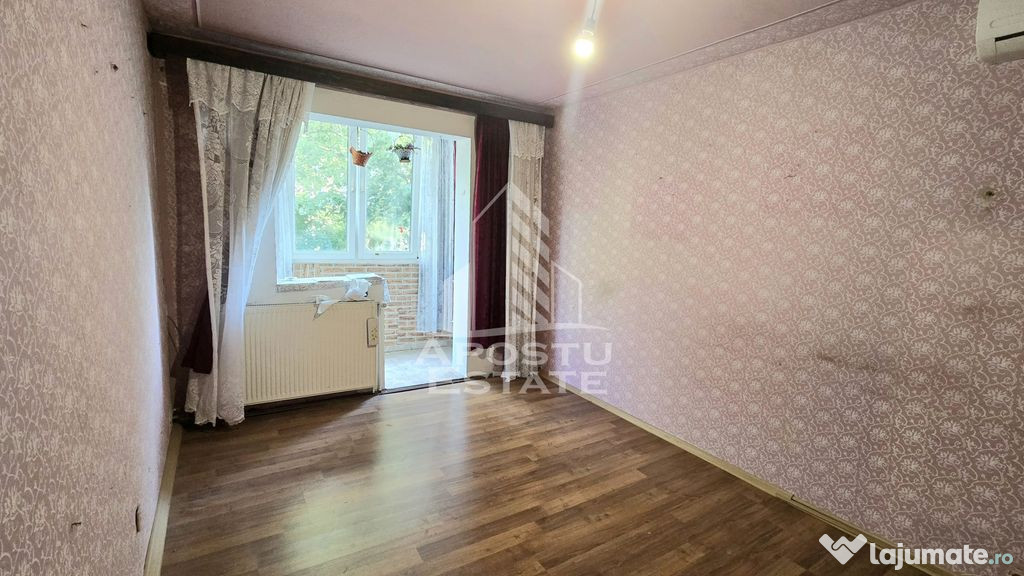Apartament cu 4 camere, etaj intermediar, centrala propri...