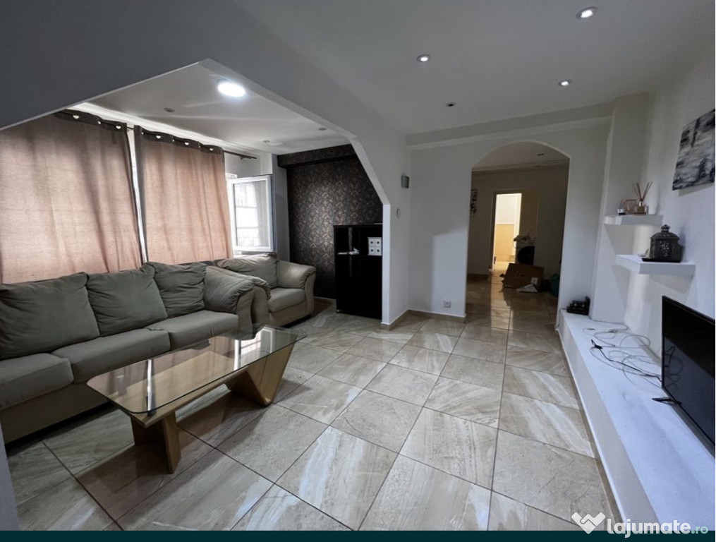 Persona Fizica închiriez apartament 2 camere zona Decebal