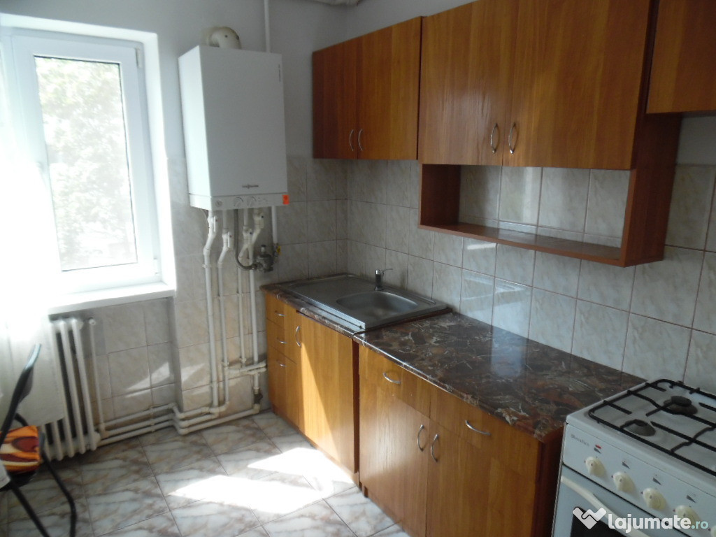 Inchiriez apartament 2 camere in Deva, zona Piata Centrala, et 3