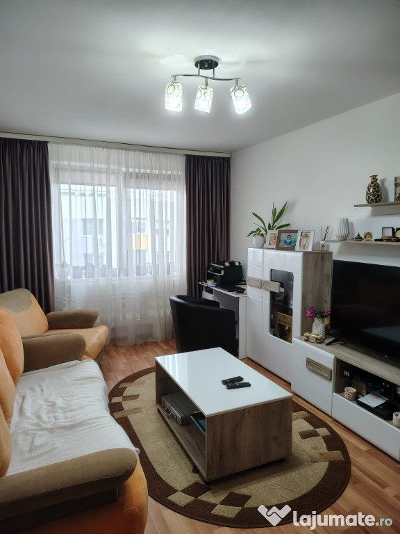 Vând apartament 2 camere, centrala proprie, 83000 euro