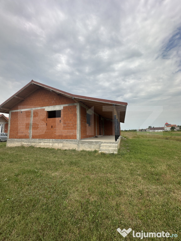 Casa la roșu 3 camere,142mp,592mp teren,Cionchesti
