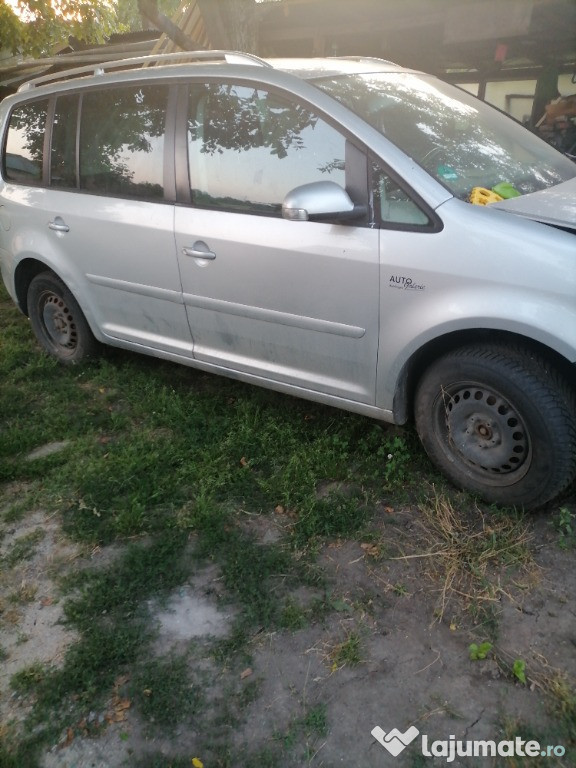 Vând auto wolswagen turan