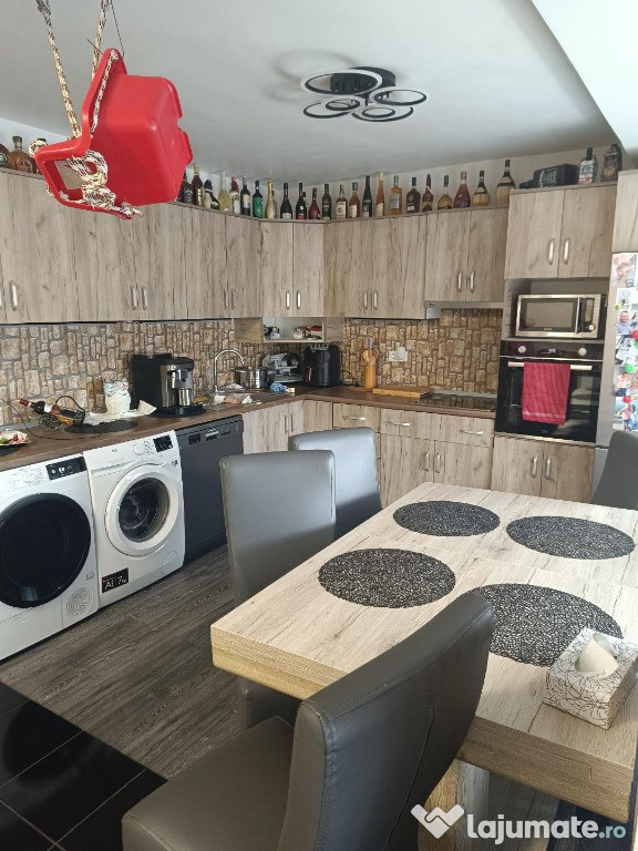 Apartament 3 camere zona Ultracentral,et 4 cu acces pod