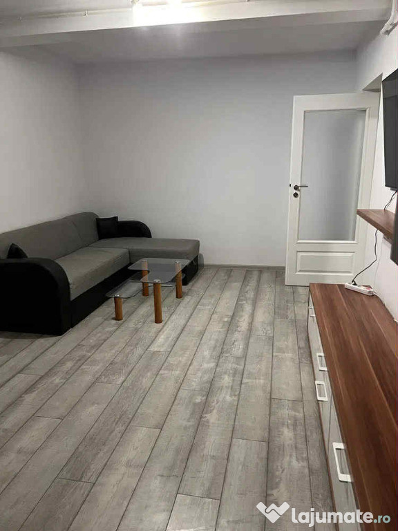 Apartament 3 camere, decomandat - zona Tractorul