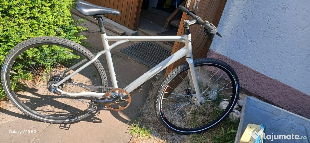 Bicicleta de vânzare pe curea
