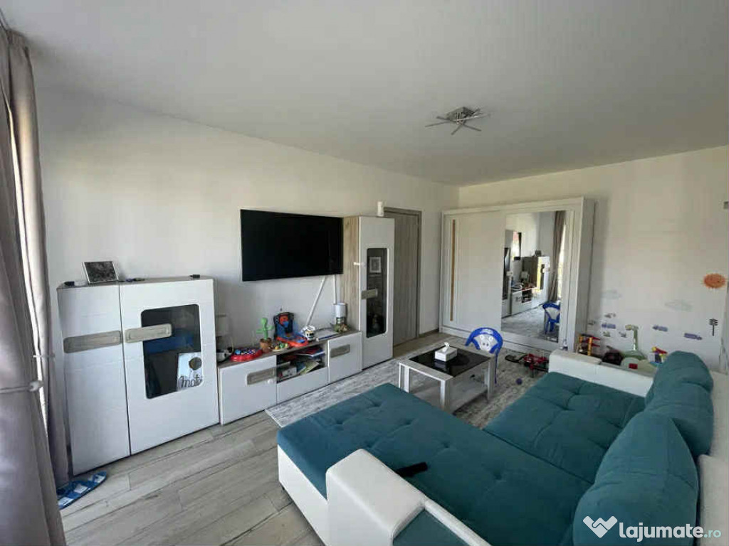 Apartament 2 camere, decomandat - zona Tractorul