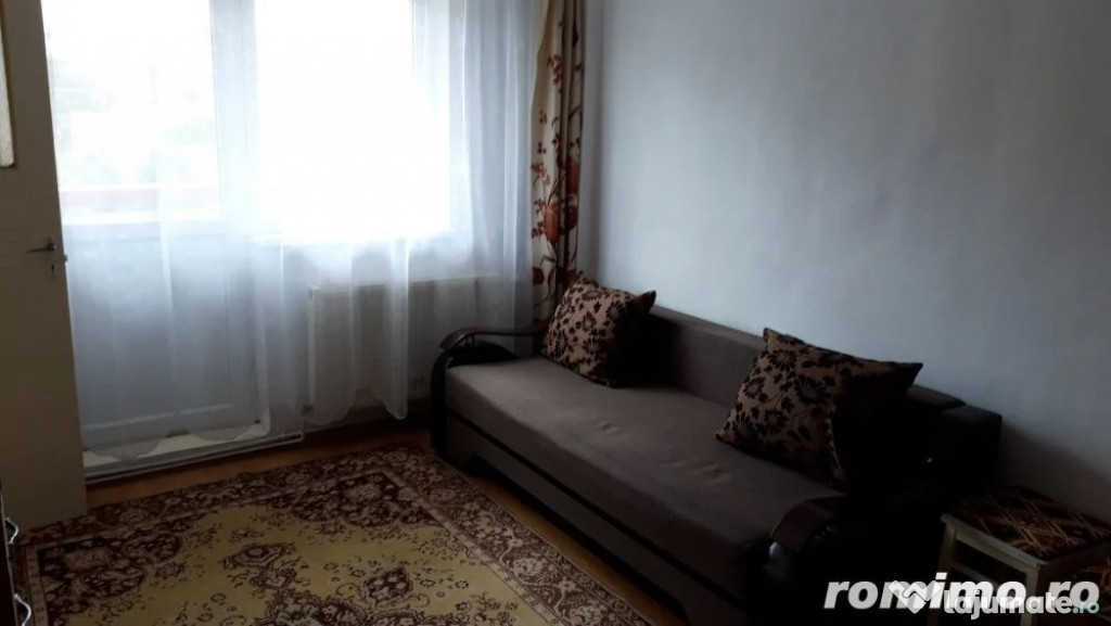 1 camera in zona Dacia