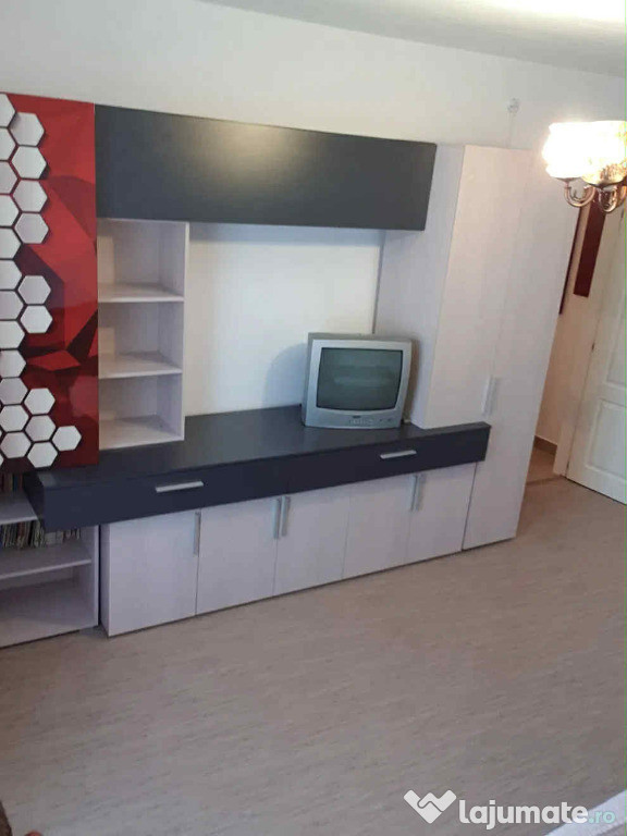Apartament 2 camere, decomandat - zona Centru Civic