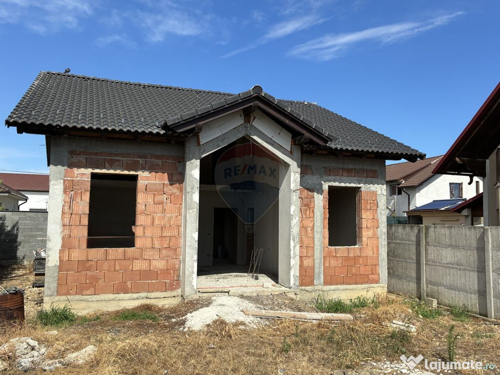 Casă / Vilă de vânzare la rosu Livada
