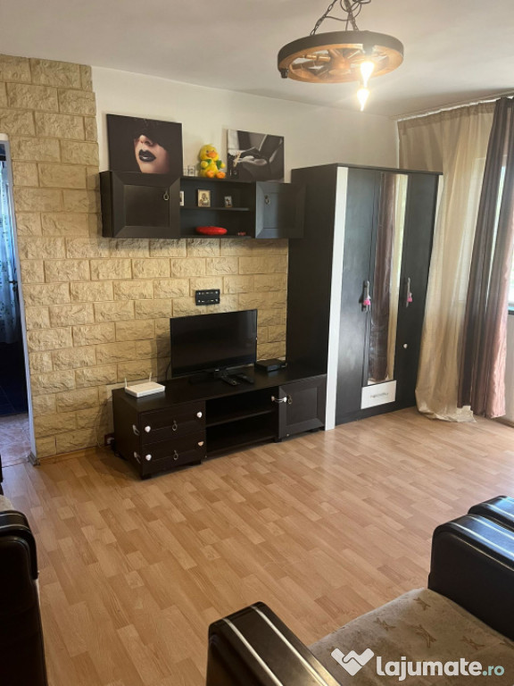 Apartament 2 camere, semidecomandat, zona Depou Craiovita