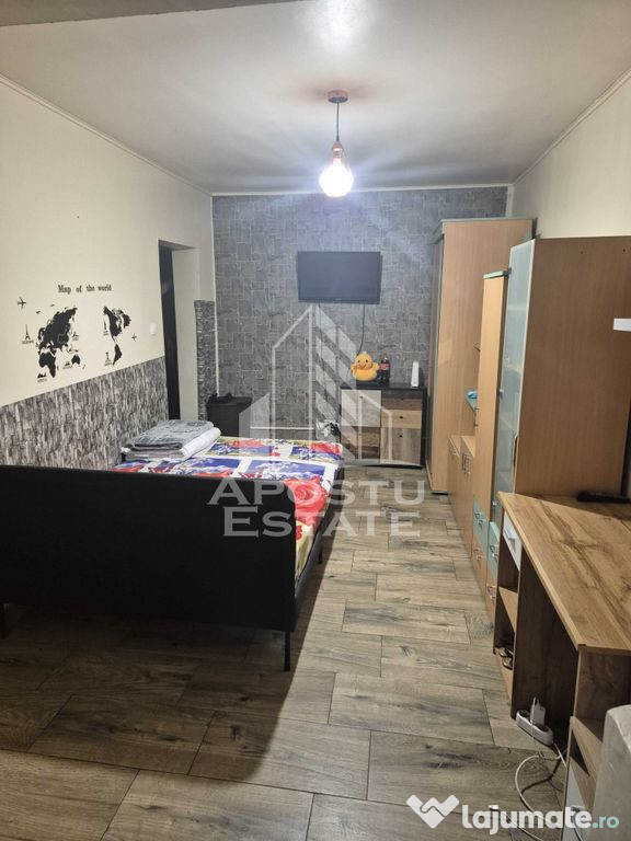 Garsonira de inchiriat zona UMT,