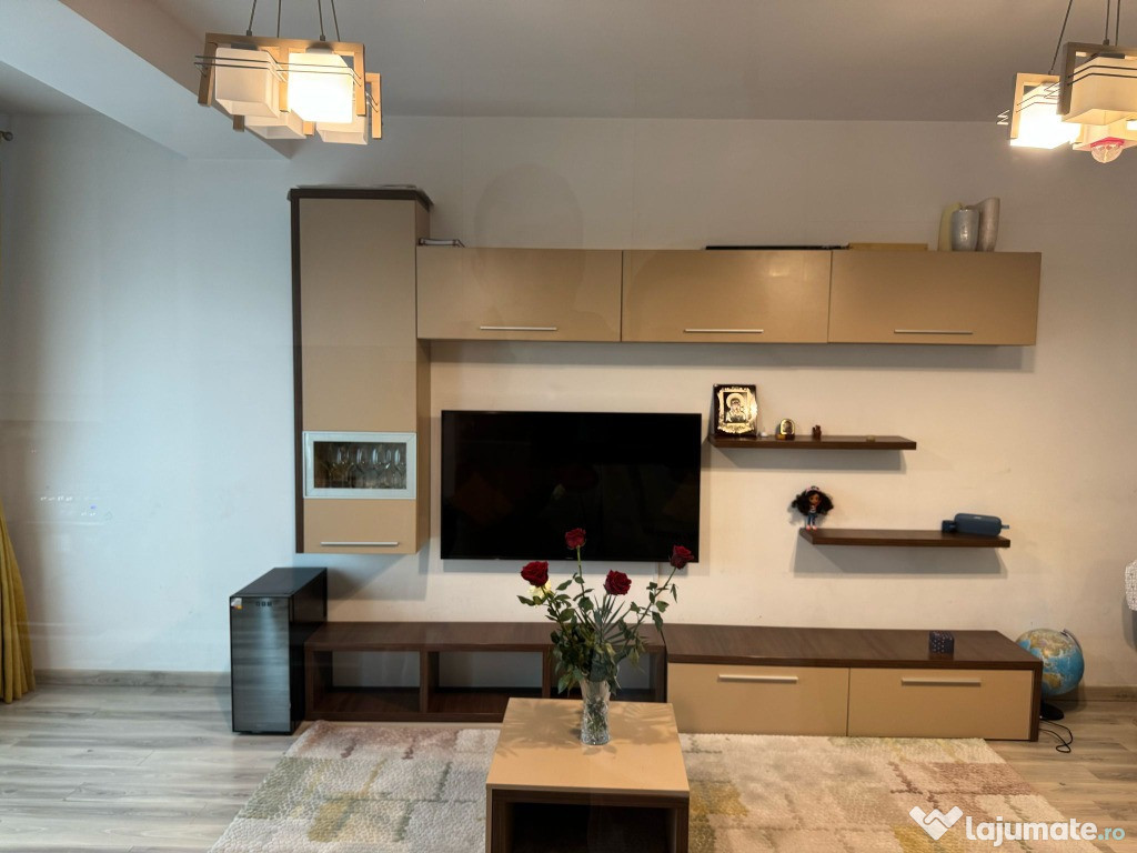 Vand mobila living