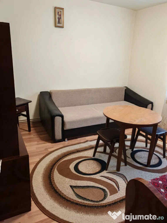 Apartament 2 camere, decomandat - zona Tractorul