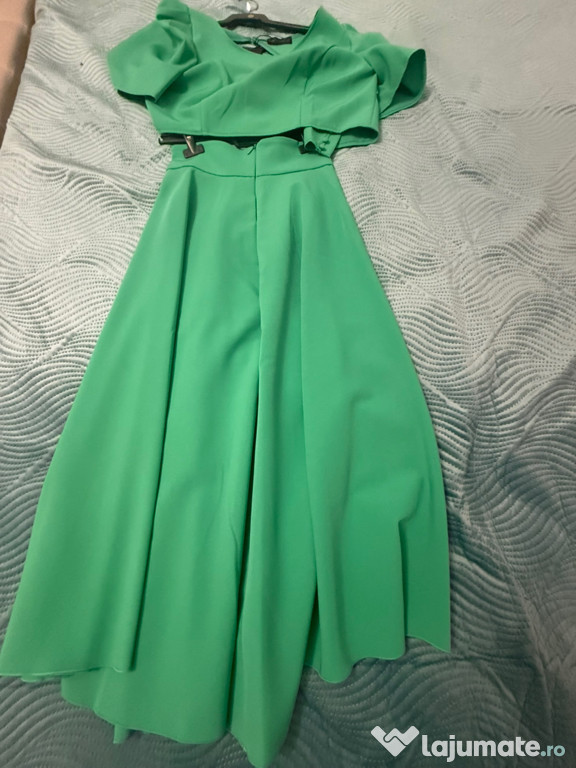 Fusta si top verde frumoasa