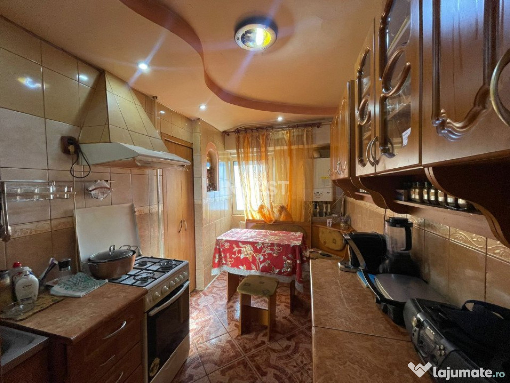 Apartament de vanzare 3 camere si 2 bai, Pacurari - Petru Po