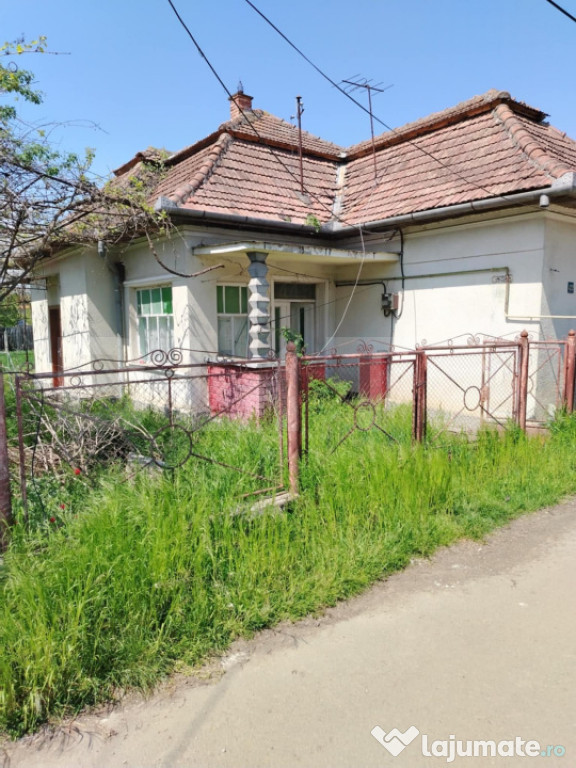 Casa 2 camere,teren 720 mp,comuna Unirea