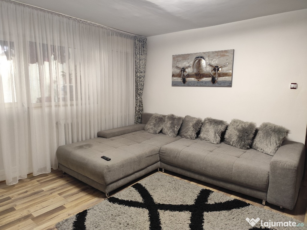 Vând apartament 2 camere, semidecomandat, parter