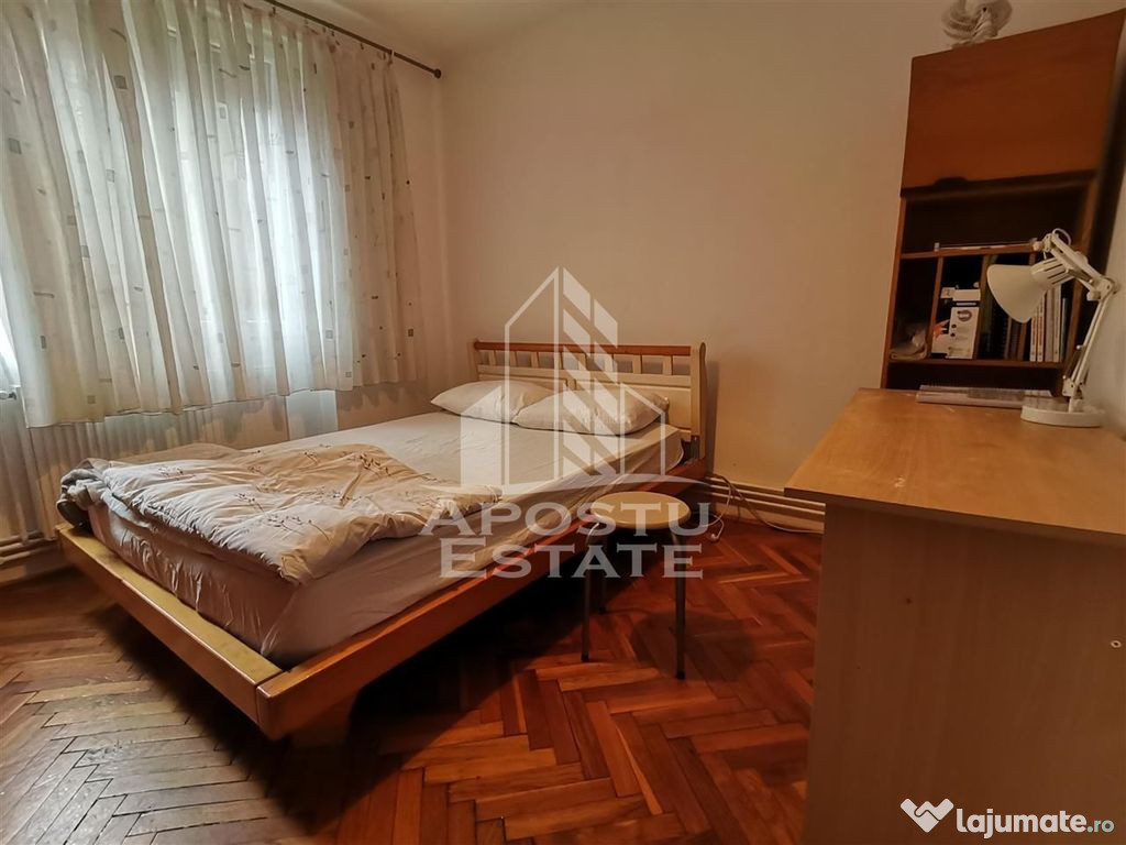 Apartament 3 camere, decomandat, etaj 1, centrala proprie...