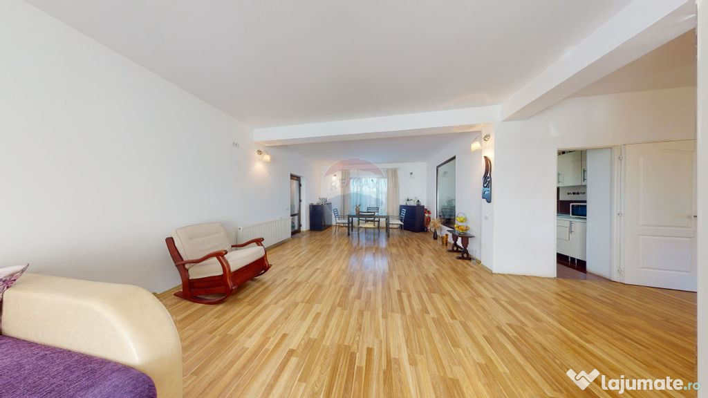 Casa individuala cu 4 camere, garaj si curte in zona de N...