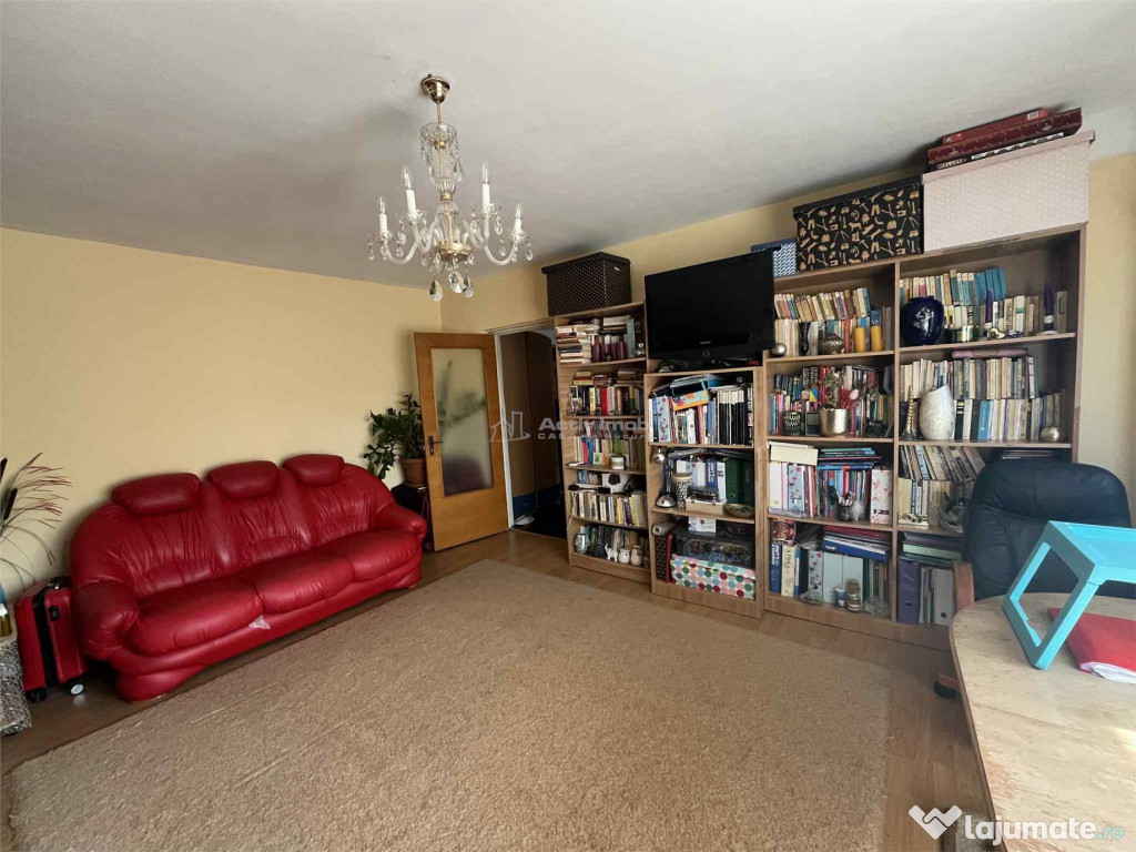Apartament 2 camere spatios si luminos - decomandat - Pandur