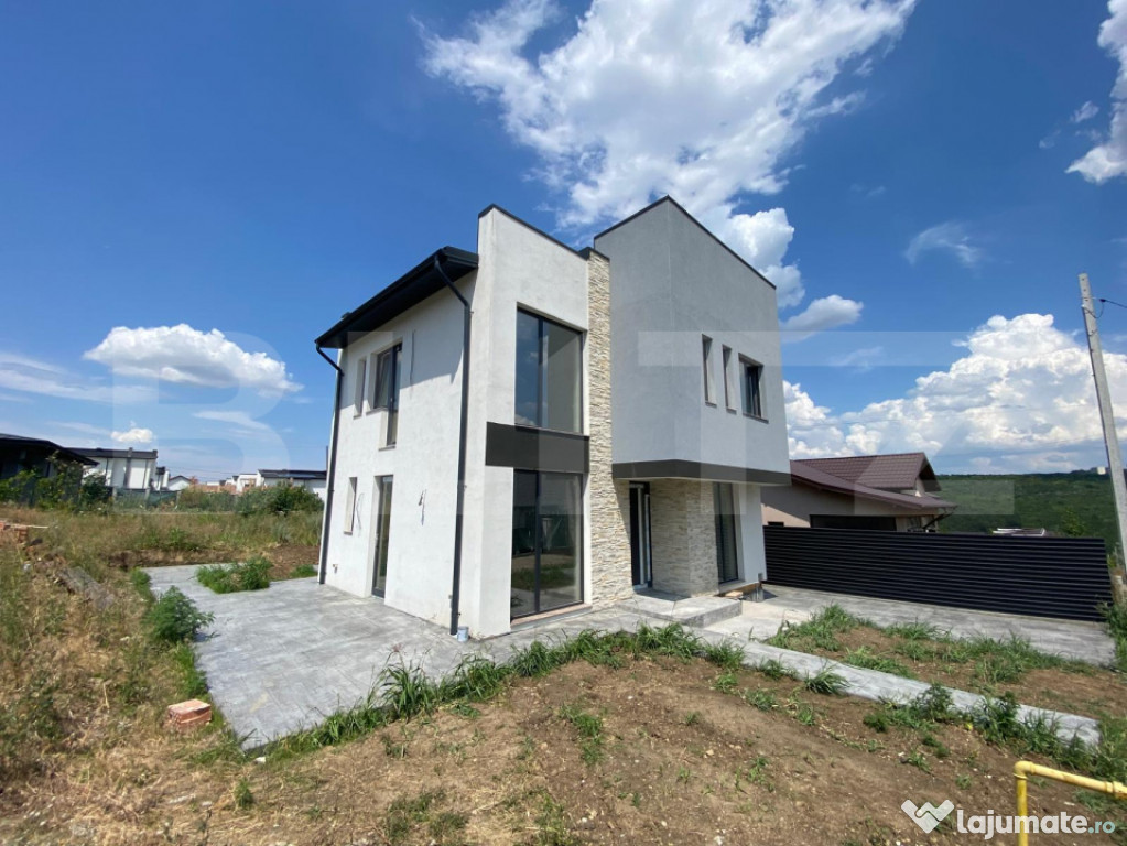 Casă Modernă de Vânzare – Rediu, cu Vedere Panoramică
