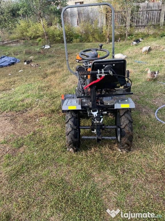 Vand tractoras 4×4 ca nou