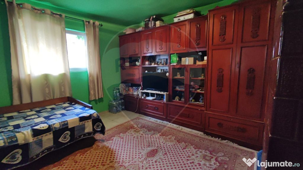 Casă cu 4 camere si teren de vânzare in com. Husasau de...