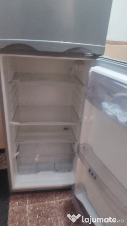 Frigider Whirlpool