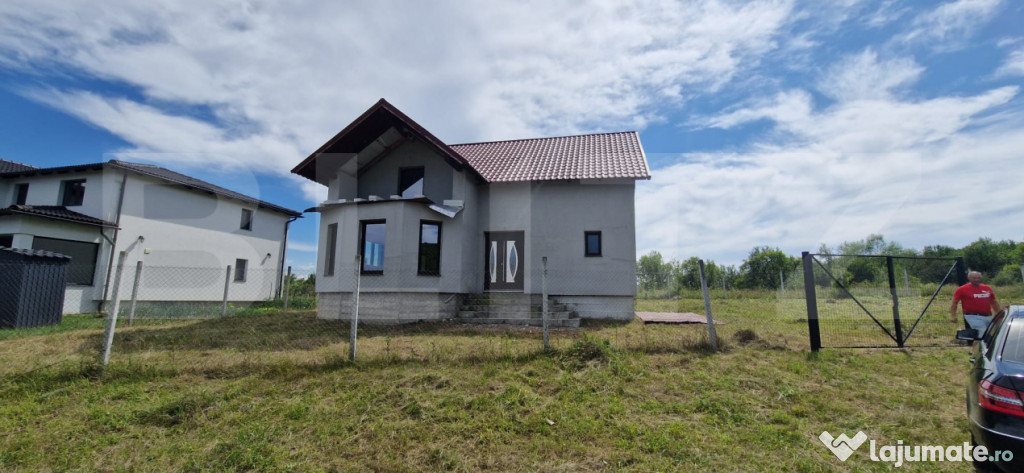 Casa de Vanzare, 240mp, Zona jelna, Teren 10 Ari
