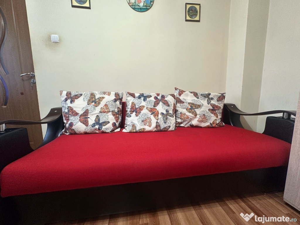 Canapea din stofa si lemn, extensibila, stare f buna